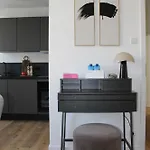 Schoener Wohnen Mit Balkon Im Herzen Der Stadt 4 Personen Apartamento