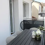 Schoener Wohnen Mit Balkon Im Herzen Der Stadt 4 Personen Apartamento