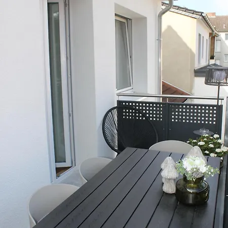 Schoener Wohnen Mit Balkon Im Herzen Der Stadt 4 Personen Apartmán