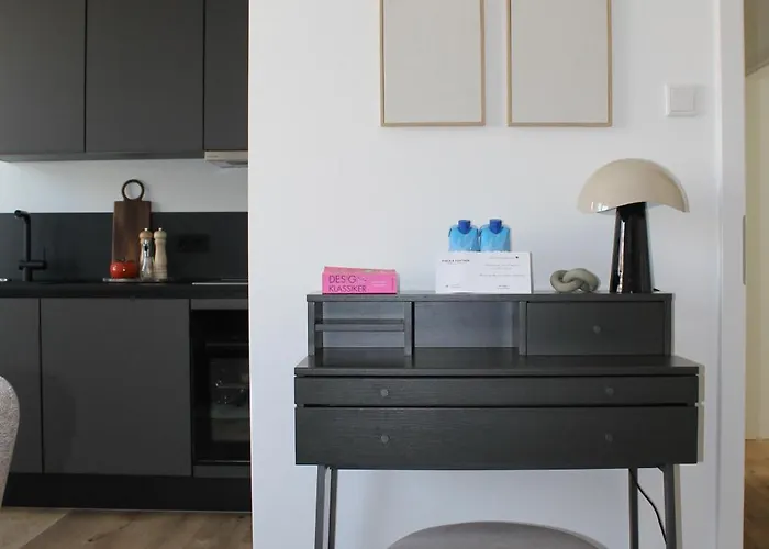 Schoener Wohnen Mit Balkon Im Herzen Der Stadt 4 Personen Lejlighed