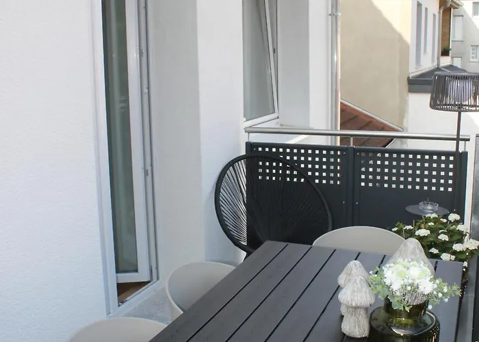 Schoener Wohnen Mit Balkon Im Herzen Der Stadt 4 Personen Lejlighed